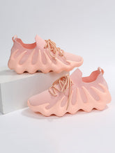Elastische Schnür-Sneaker in Übergröße